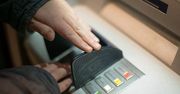 Metoda "cash trapping". Wypłacasz pieniądze, ale dostaje je złodziej