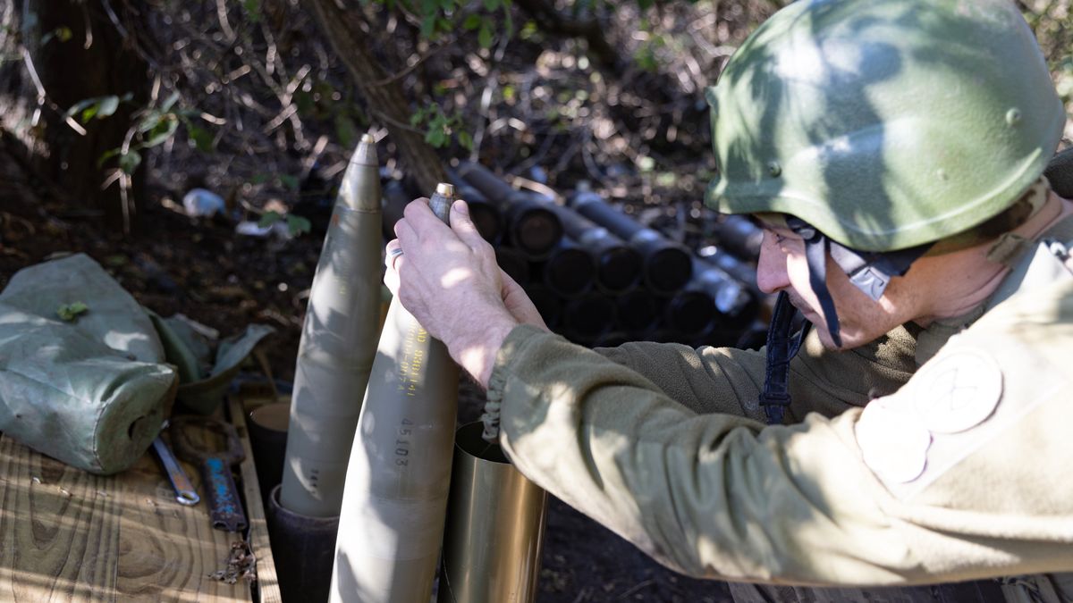 Ukraina, 11.10.2023. Żołnierz 79. oddzielnej brygady desantowo-szturmowej AFU w obw. donieckim, 11 bm. Trwa inwazja Rosji na Ukrainę. (aldg) PAP/Yevhen Titov