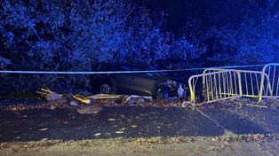 Płock: Przebił barierki i wpadł do rowu. Kierowca miał ponad 2 promile