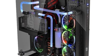 Thermaltake Core P5 Tempered Glass Edition: komputer jak dzieło sztuki. Szklana obudowa do zawieszenia na ścianie