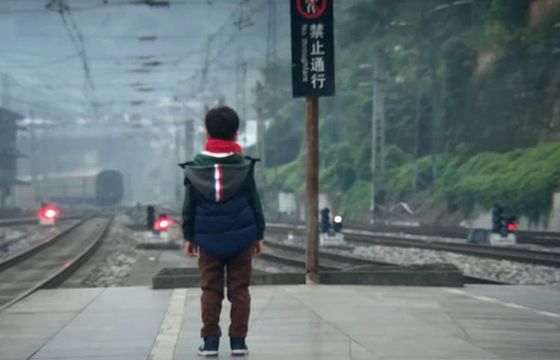 Poruszającą opowieścią o tęsknocie i miłości matki do syna Apple promuje iPhone X w Chinach (wideo)