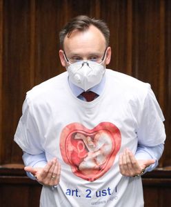 RPD mówi o szczepionkowych eksperymentach. Miażdżące słowa lekarza