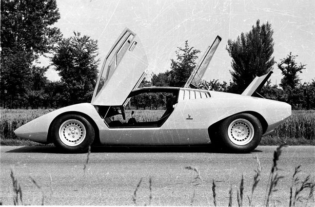 Lamborghini Countach LP500 na jednym z pierwszych zdjęć, rok 1971