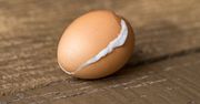 Jajka pękają podczas gotowania? Dodaj do wody jedną rzecz