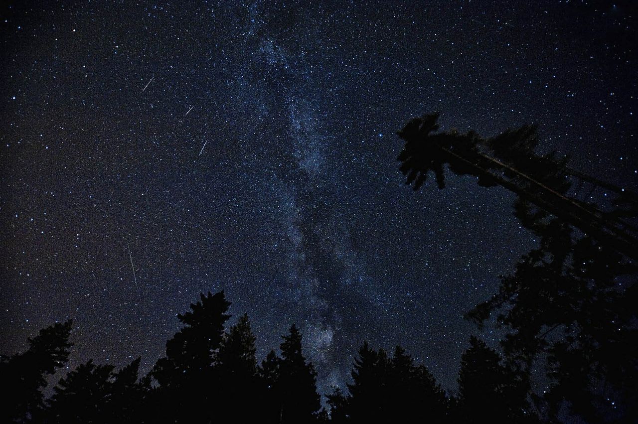 Deszcz meteorów - zdjęcie ilustracyjne
