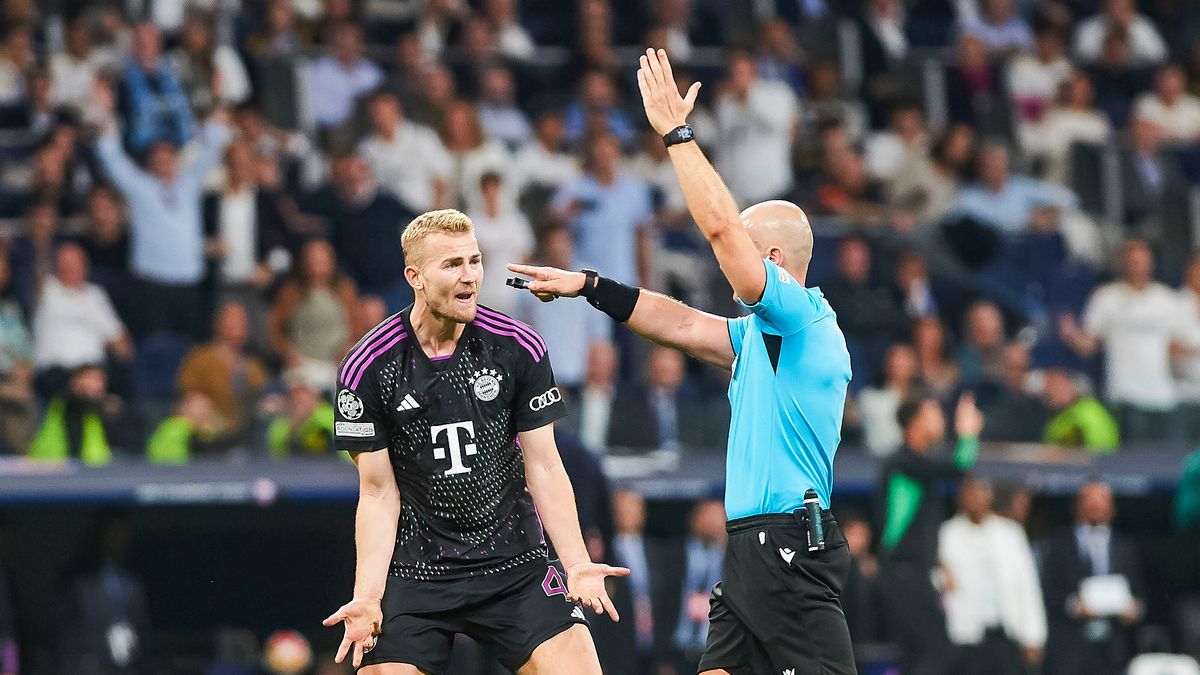 Getty Images / Maria Jose Segovia/DeFodi Images / Na zdjęciu de Ligt i Marciniak