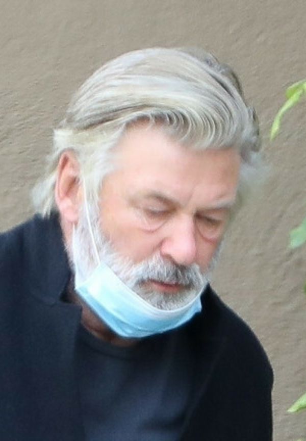 Alec Baldwin na spotkaniu z rodziną Halyny Hutchins