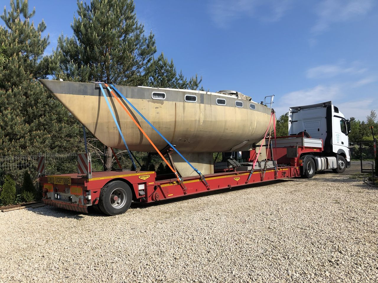 Jacht Phantom 32 kupiony za 500 euro. W trakcie transportu