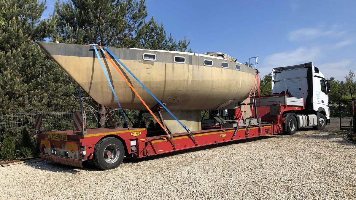 Jacht Phantom 32 kupiony za 500 euro. W trakcie transportu
