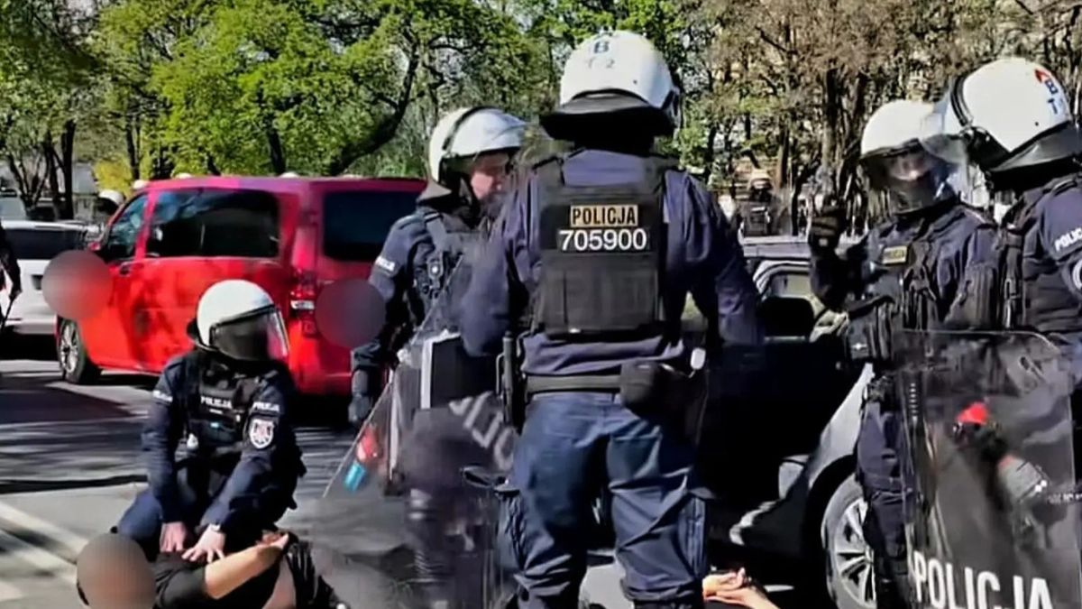 Policjanci udaremnili bójkę pseudokibiców.