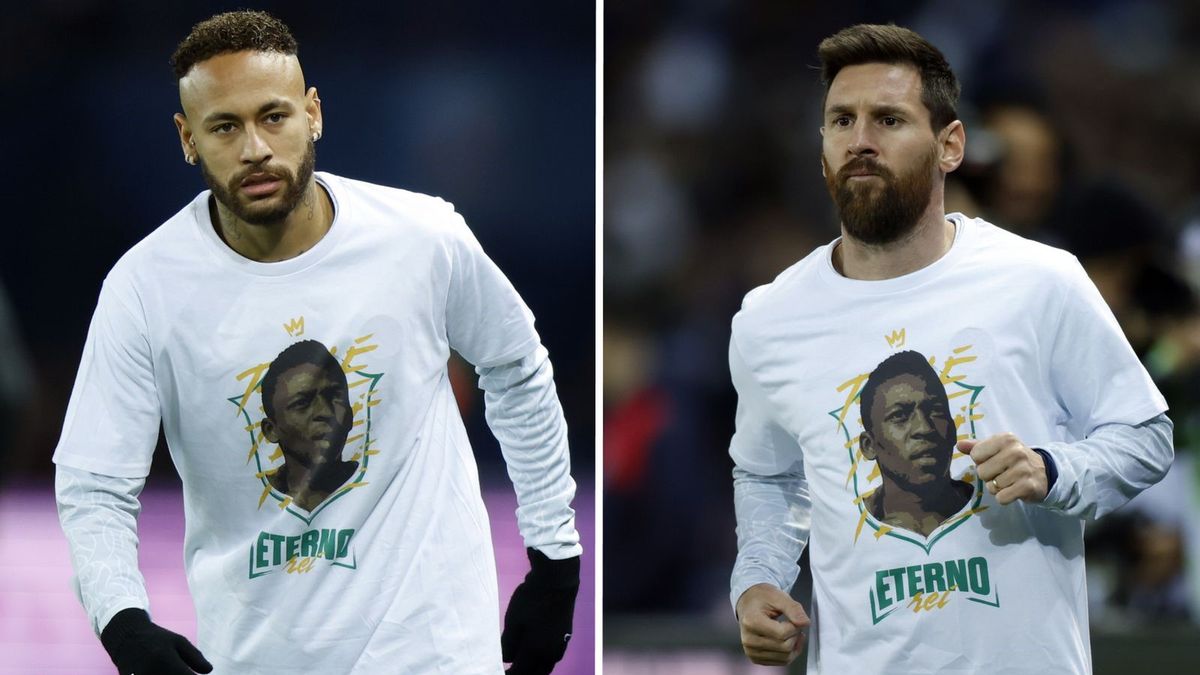 PAP/EPA / YOAN VALAT / Na zdjęciu: Neymar i Lionel Messi w koszulce na cześć Pelego