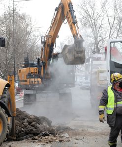 Warszawa. Awarie wodociągów w ośmiu dzielnicach. Mieszkańcy bez wody