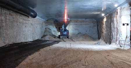 Nowy tunel przekopany. Będzie miał po trzy pasy w każdym kierunku