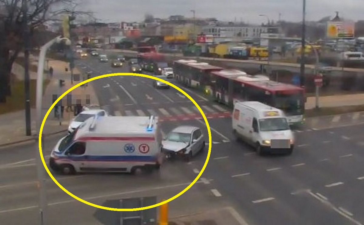 Koszmar na skrzyżowaniu. Wypadek karetki w Lublinie