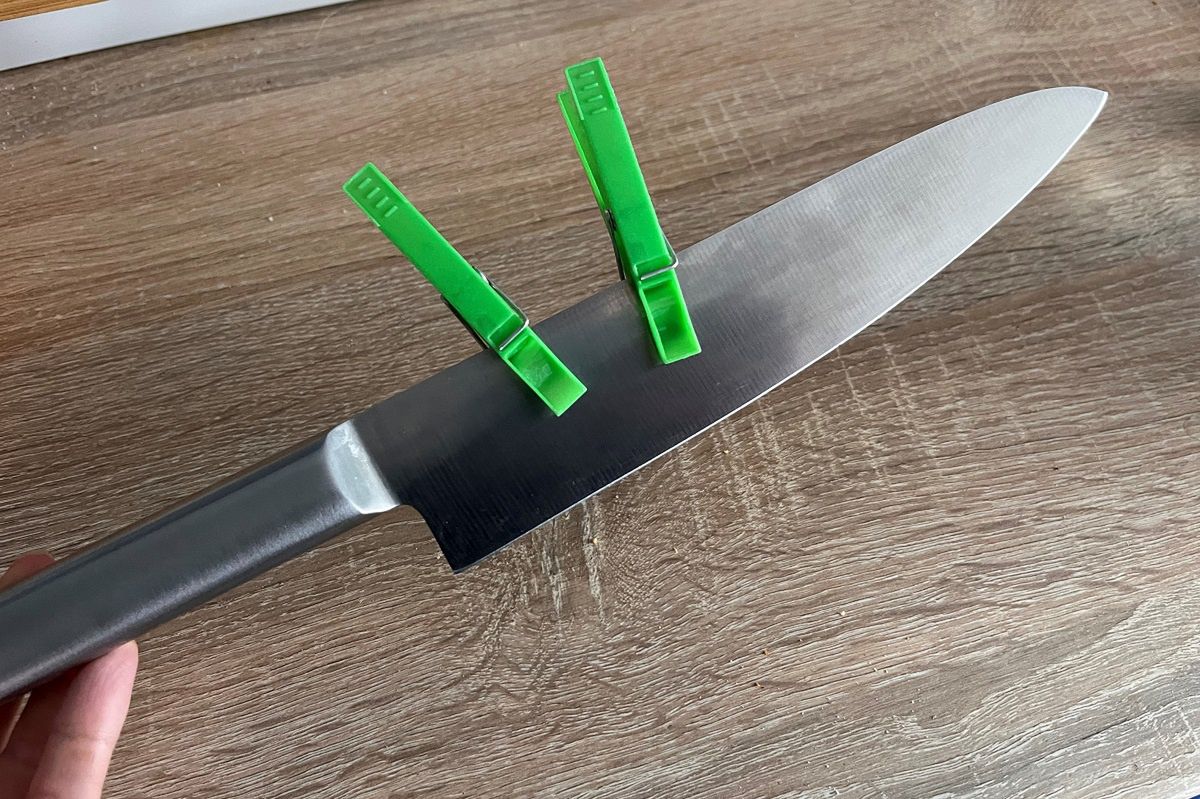 DIY knife sharpening: effective and budget-friendly method using clothespins
