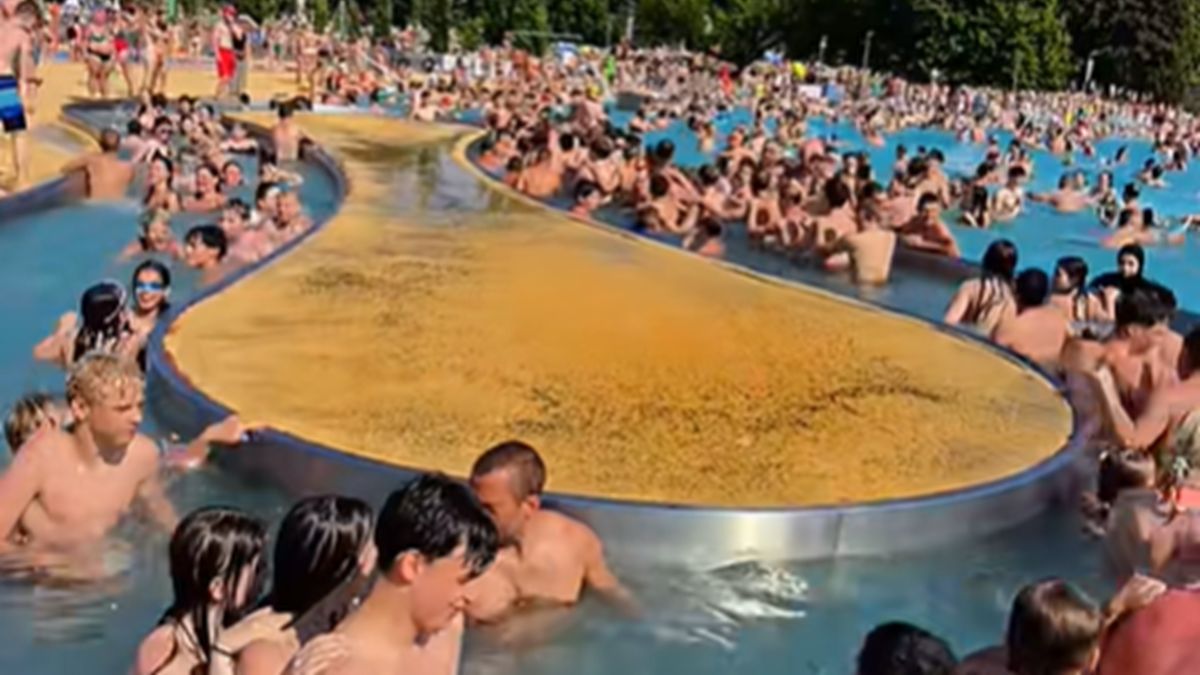 Ujęcie z Basenu Moczydło w Warszawie.