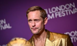 Alexander Skarsgård w przezroczystych butach. W sieci zawrzało