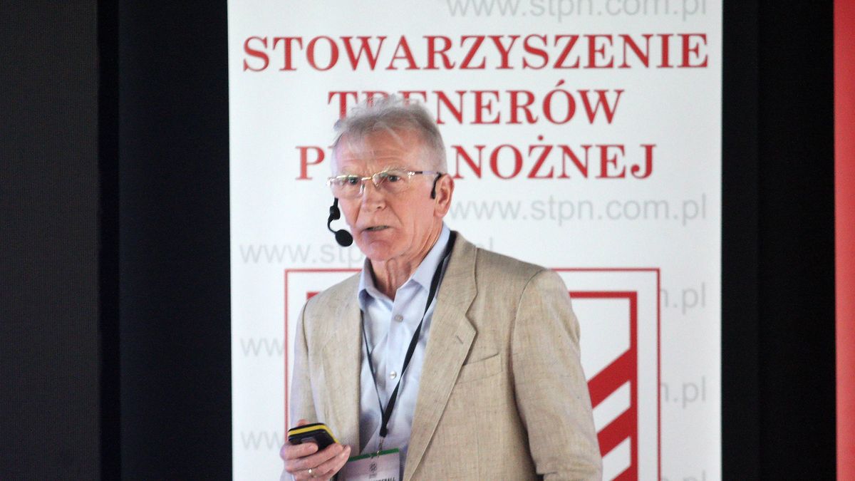 Newspix / Marcin Szymczyk / FotoPyk / Profesor Jan Chmura doradza Czesławowi Michniewiczowi 