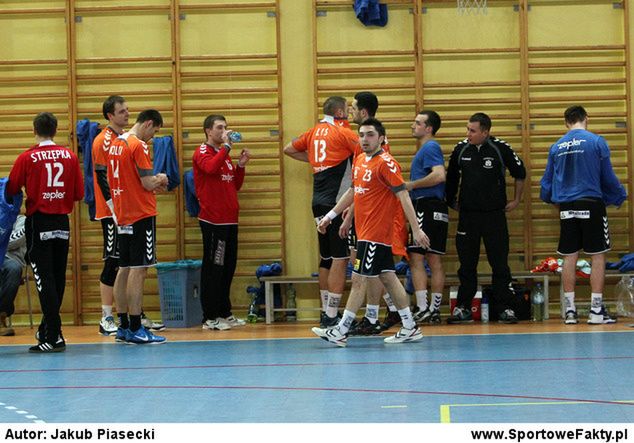 Szczypiorniści Zeptera z Nafciarzami wygrali spokojnie i wysoko