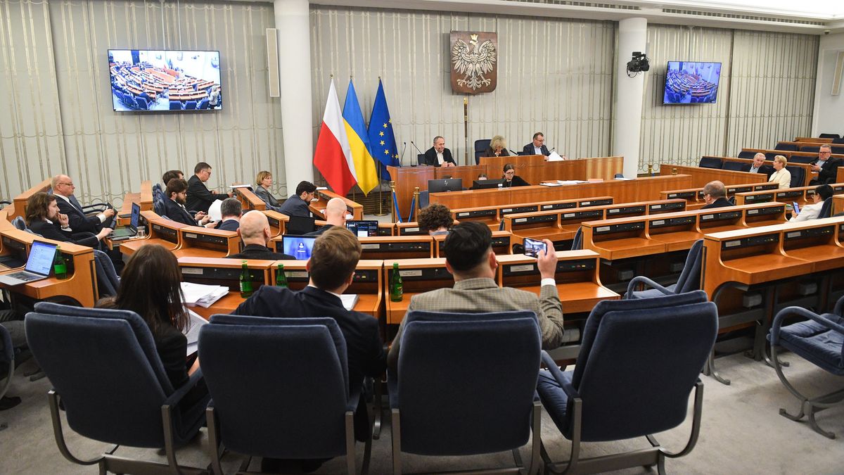 senator to deputowany, który został wybrany w wyborach parlamentarnych w Rzeczypospolitej Polskiej.