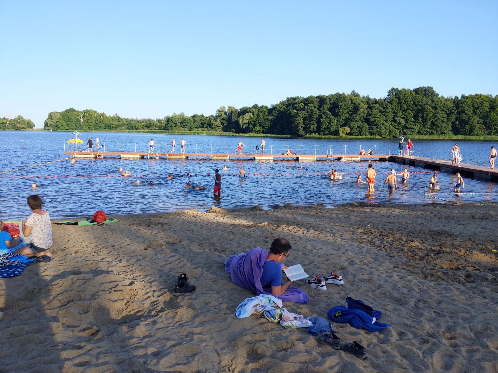 Plaża nad jeziorem w miejscowości Kolbudy