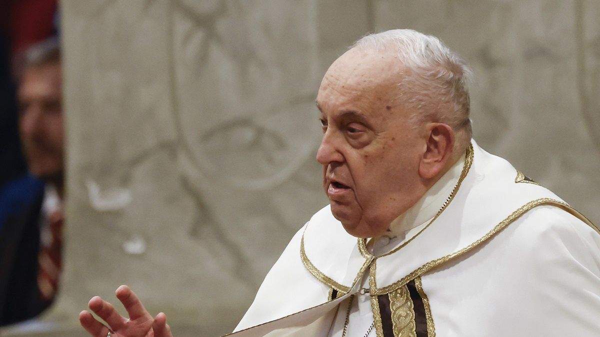 Papież Franciszek przebywa w szpitalu.