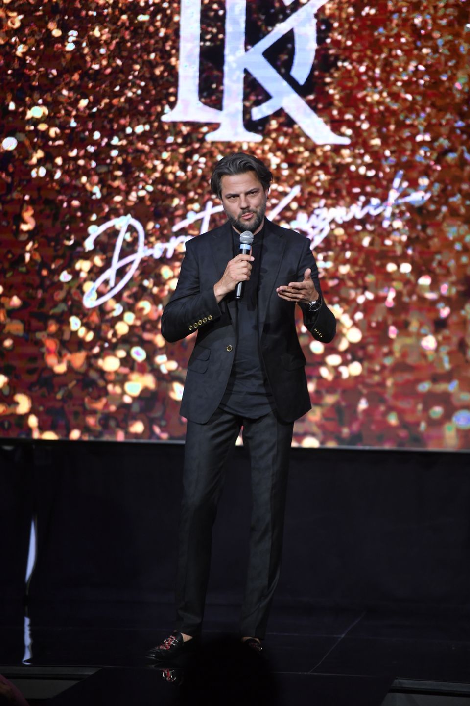 Olivier Janiak na pokazie Doroty Kuźnickiej