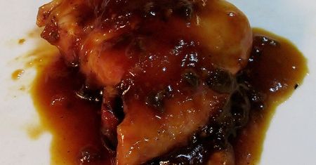 Korpus z kurczaka w sosie BBQ pieczony na rożnie