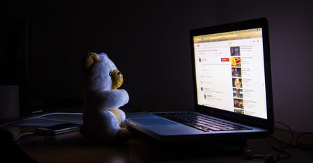 YouTube kpi sobie z praw autorskich? 5 firm mogło zarobić na cudzym filmie