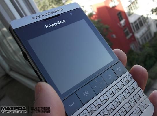 Nietypowy BlackBerry 9980 przyłapany w realu [zdjęcia]