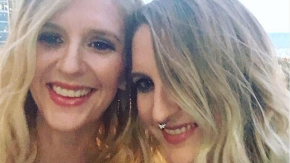 Bliźniaczka urodzi dziecko siostry. Niezwykły gest kobiety