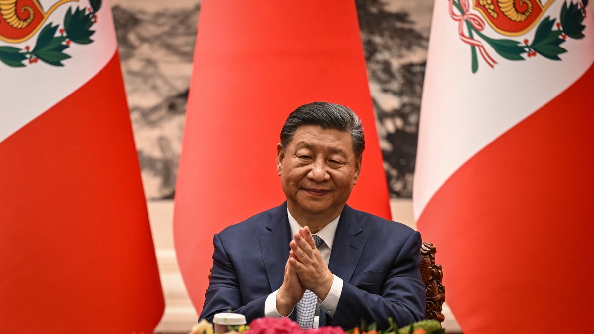 BEIJING, CHINA - JUNE 28: China's President Xi Jinping applauds during a signing ceremony at the Great Hall of People on June 28, 2024 in Beijing, China. (Photo by Jade Gao - Pool/Getty Images)