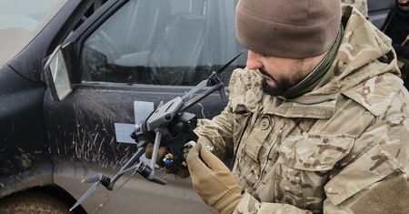 Wojna dronów na froncie. "Rosjanie używają zwykłych składaków"