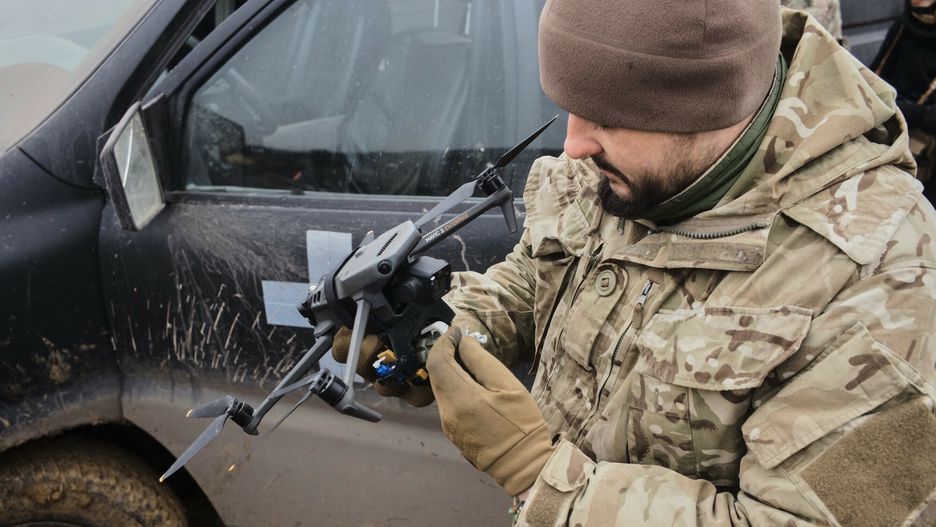 Według ekspertów, na froncie mamy do czynienia z "wojną dronów"
