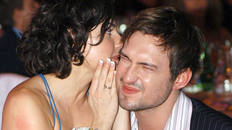 Żona Marcina Prokopa pozuje na piasku w bikini