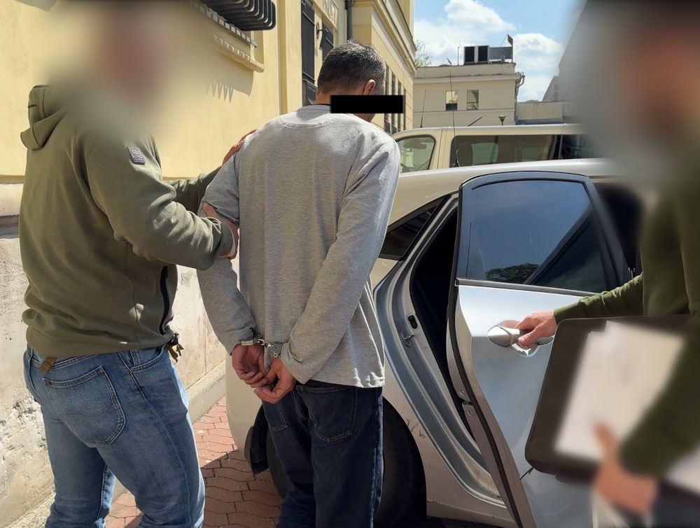 Warszawa: Udawany "agent CBA" rozpracowywał oszustów. Mężczyzna został zatrzymany