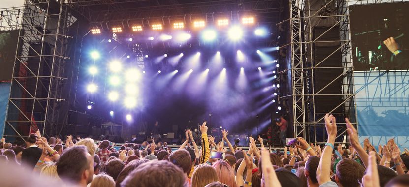 Zarzuty UOKiK dla organizatora koncertów i festiwali za zakaz wnoszenia bagaży i opłaty za depozyt