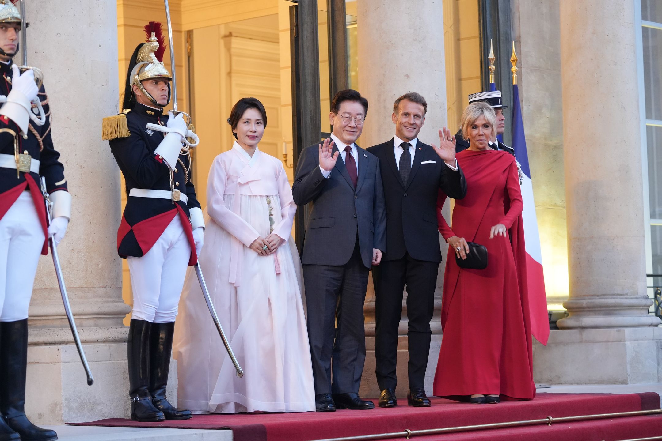 Lee Jae Myung i Kim Hea Kyung, Emmanuel i Brigitte Macronowie