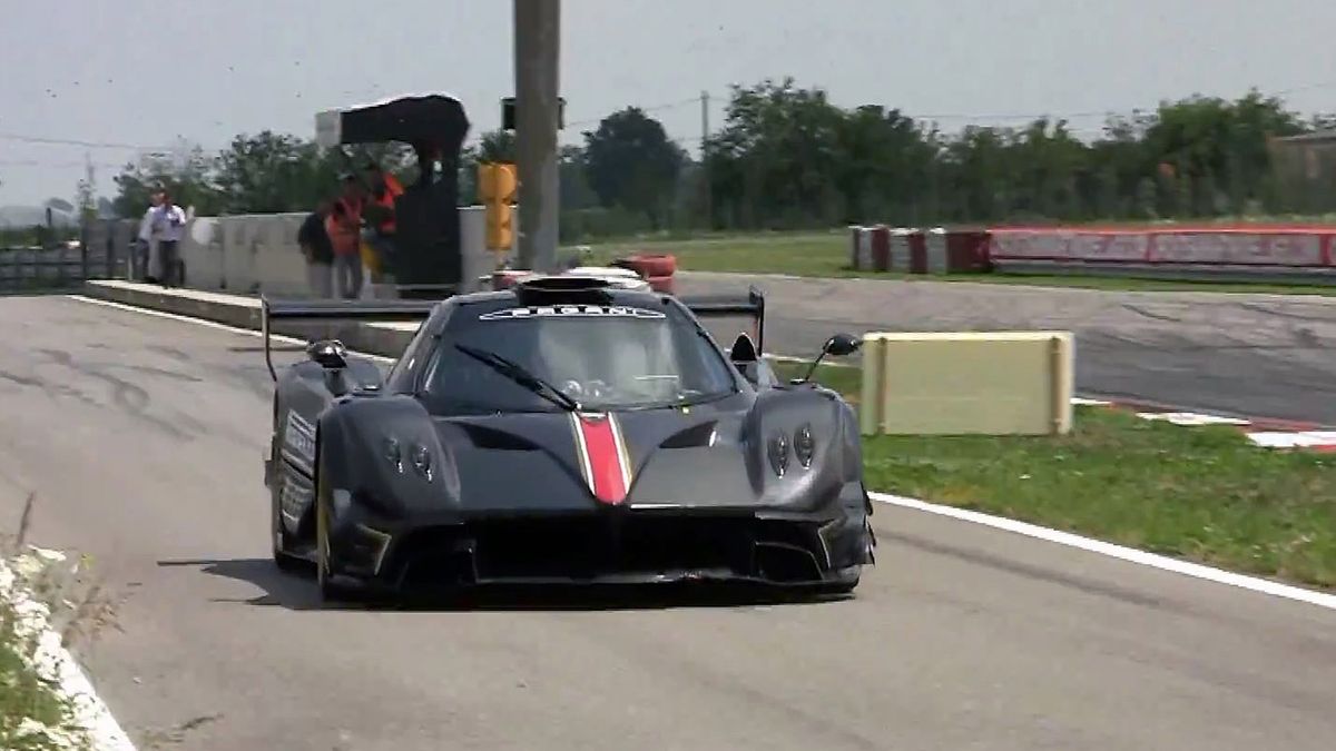 Pagani Zonda R i Zonda Revolucion na torze 1
