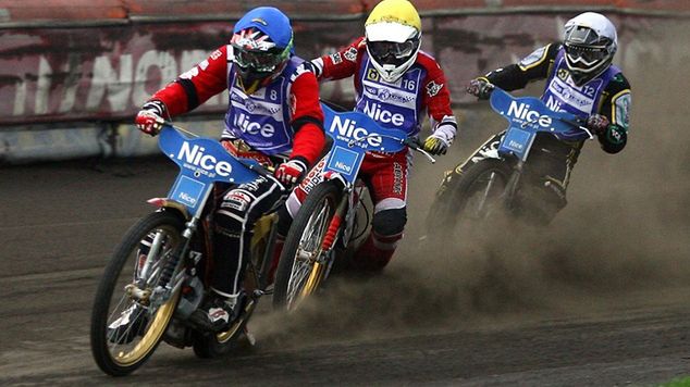  / Na zdjęciu: Maciej Fajfer (kask niebieski)