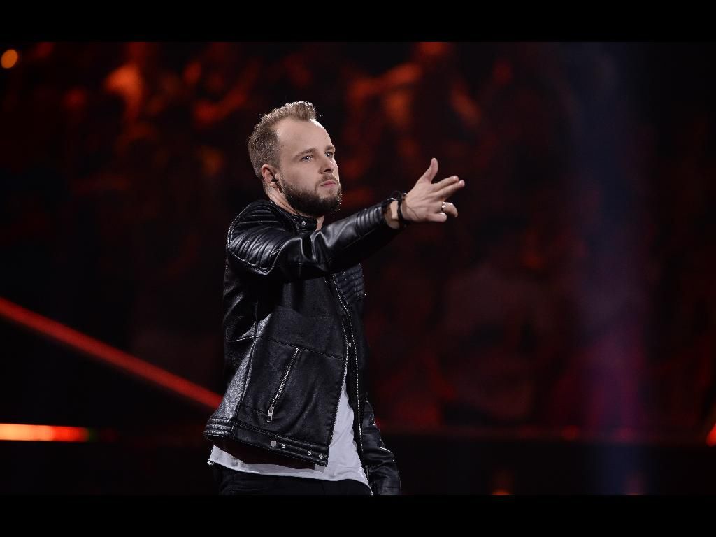 "The Voice of Poland": Krzysztof Grześkiewicz rozwój muzyczny traktuje jako pracę. Dzięki udziałowi w show będzie jeszcze lepszym profesjonalistą?