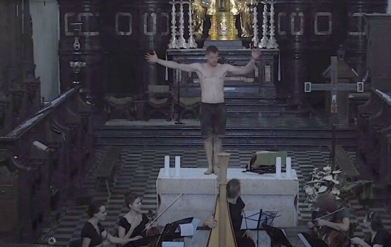 To on tańczył na ołtarzu w kościele pod Krakowem. Mężczyzna zabrał głos