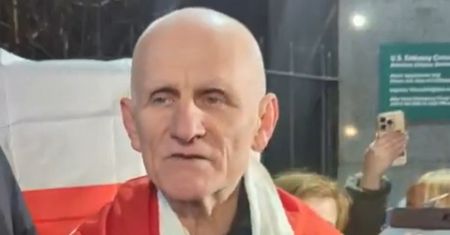 Pierwsze słowa Bialackiego po wyjściu z więzienia. "Nie wiem, jak to opisać"