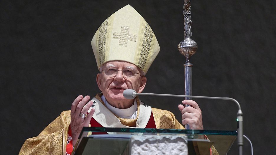 Świąteczne plakaty wywołały burzę. Abp Jędraszewski mówi o "nowej fali ateizacji"
