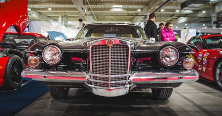 Auto Elvisa, kombajn na 400 km i licytacje od 1 zł. Oto ciekawostki 10. Retro Motor Show