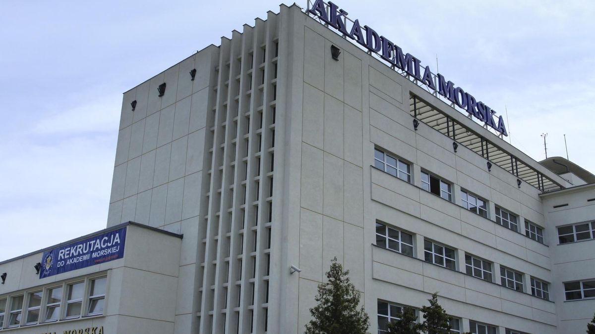 Budynek Akademii Morskiej w Gdyni (obecnie Uniwersytet Morski)