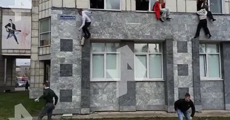 Strzelanina na uczelni w Rosji. Studenci uciekali przez okna