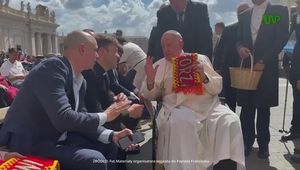 Ale historia! Papież Franciszek z szalikiem Jagiellonii Białystok