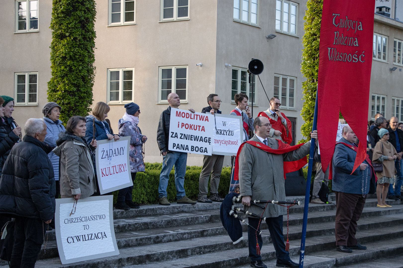 Protest przez koncertem Behemotha