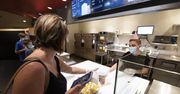 Absurdy kin w czasach pandemii. Popcorn kupisz tylko w przyłbicy